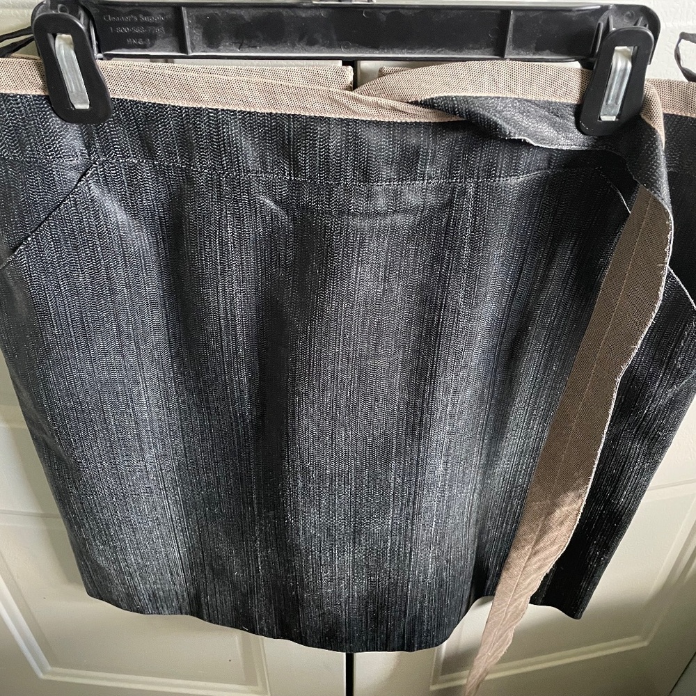 Auth. Chanel grey (tweed-look) leather skirt with self-belt, EUC, 42 (6-8)